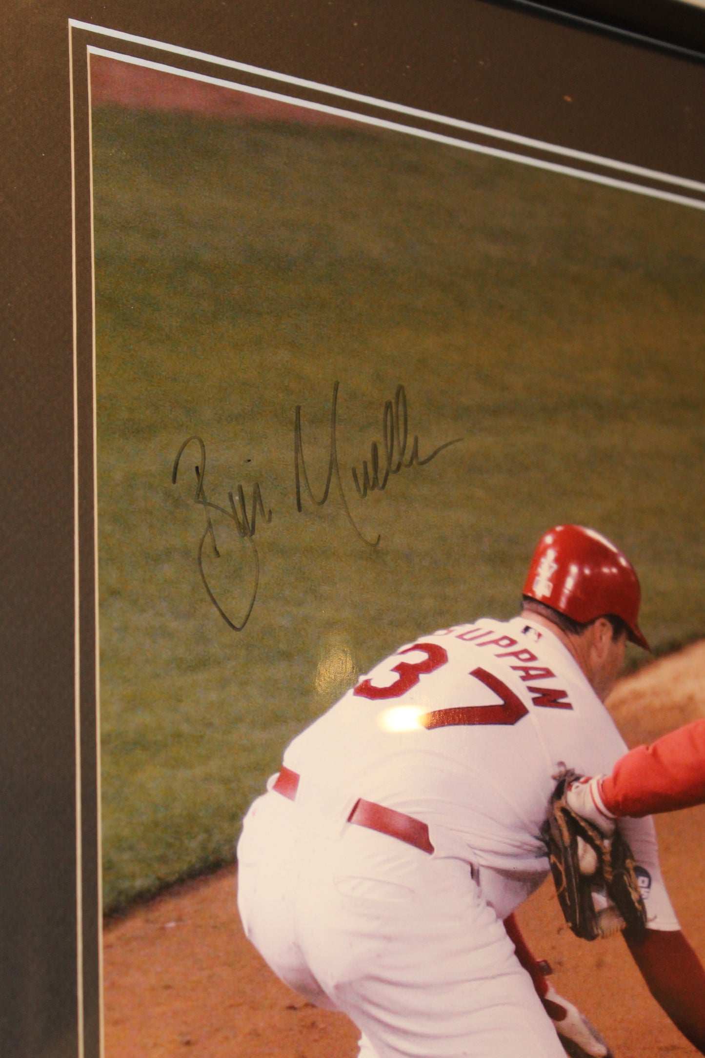 Bill Mueller Signed 26x22 Framed Photo Kevin Suppan Pick-Off Play (2004 World Series)